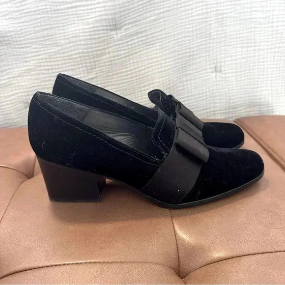 Stuart Weitzman Bow Loafers With Heel Black Velvet Size 8 EUC - Picture 2 of 12